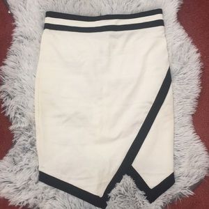 “Have” short black and white skirt